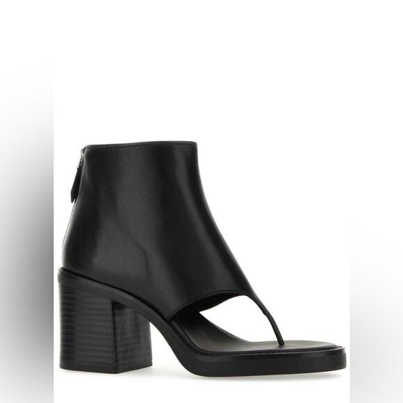 Brand new Miu Miu
Miu Miu Thong Block Heeled Ankle Boots size 8 - Picture 1 of 7